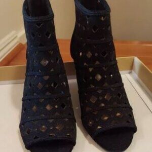 Michael Kors Women's Uma US6M Black Leather Laser Cut Wedge Sandals Booties. New